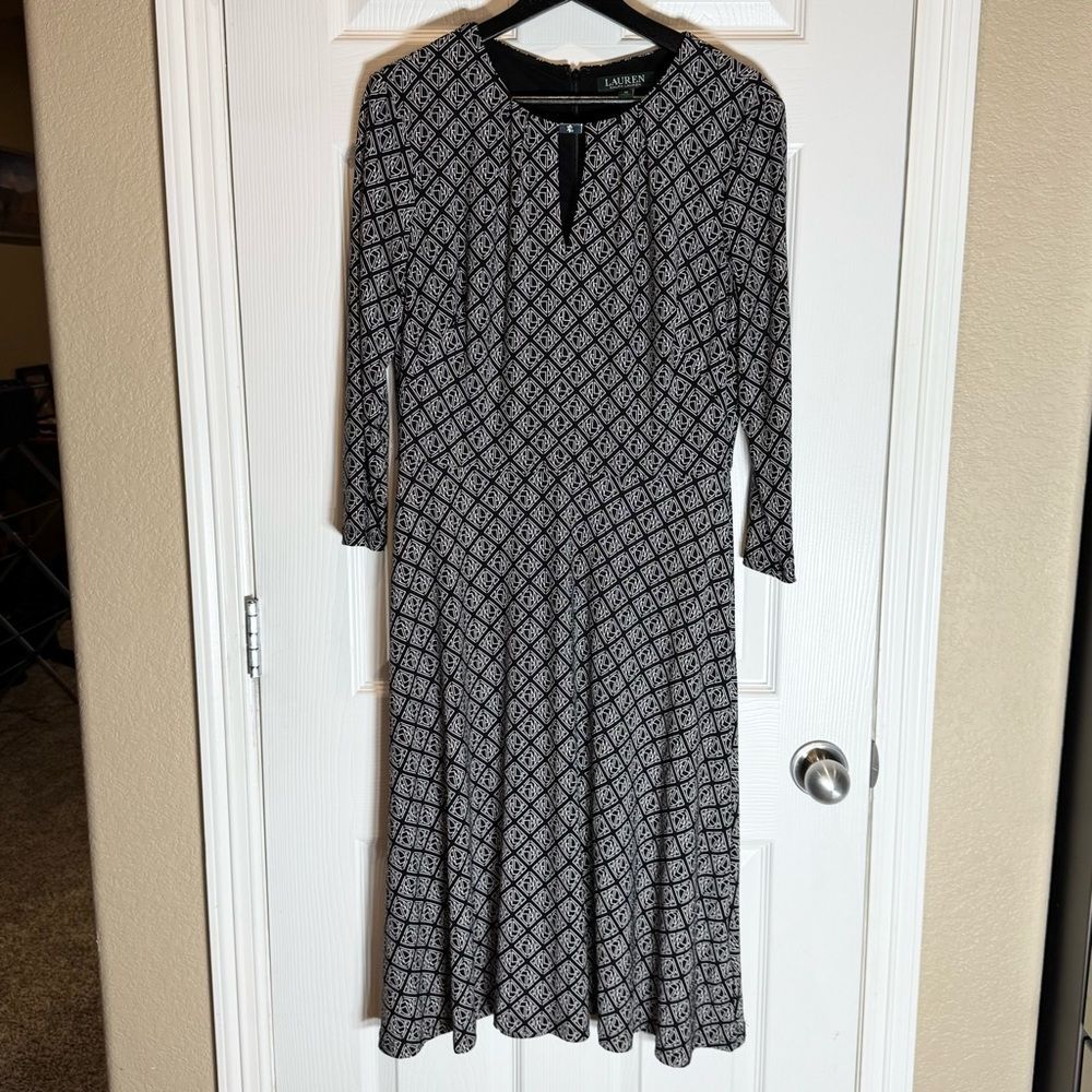Lauren Ralph Lauren Women’s Size 10 Black and White Dress Long Sleeve Scoop Neck
